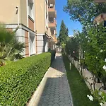 2-bedroom 300m To The 公寓 *