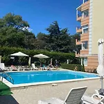 2-bedroom 300m To The 公寓 帕莫瑞