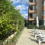 2-bedroom 300m To The *