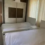 2-bedroom 300m To The 公寓 *