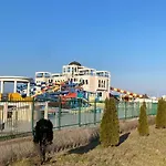 2-bedroom 300m To The *