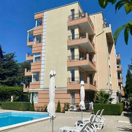 2-bedroom 300m To The Apartament *