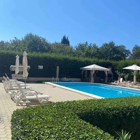 2-bedroom 300m To The Apartament