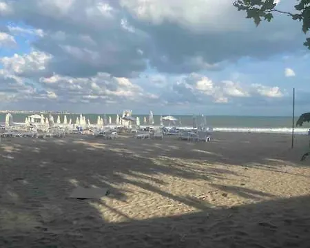 2-bedroom 300m To The Apartment Pomorie