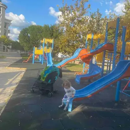 2-bedroom 300m To The Apartament