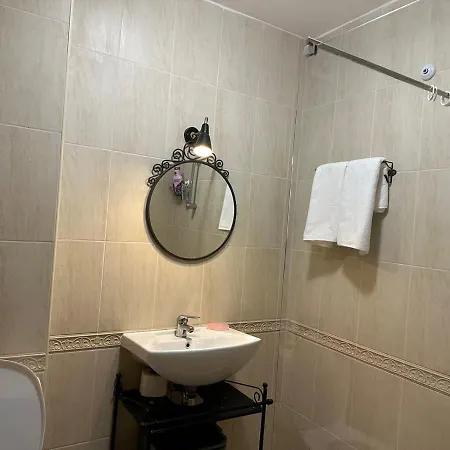 2-bedroom 300m To The Apartament
