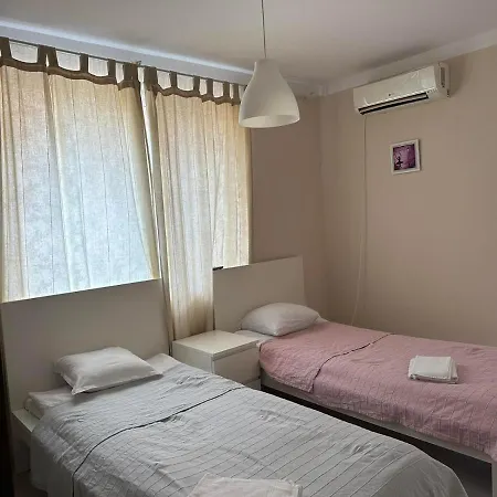 2-bedroom 300m To The Apartament