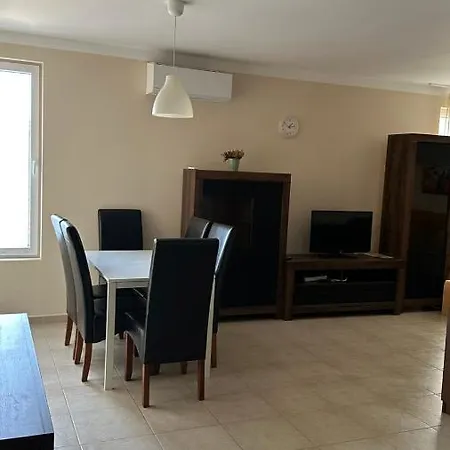 2-bedroom 300m To The Apartament