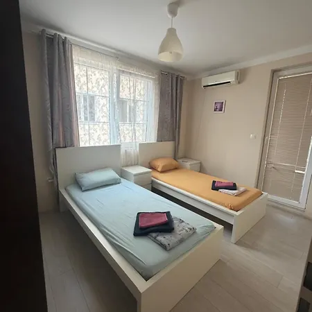 2-bedroom 300m To The *